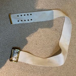 white cloth belt